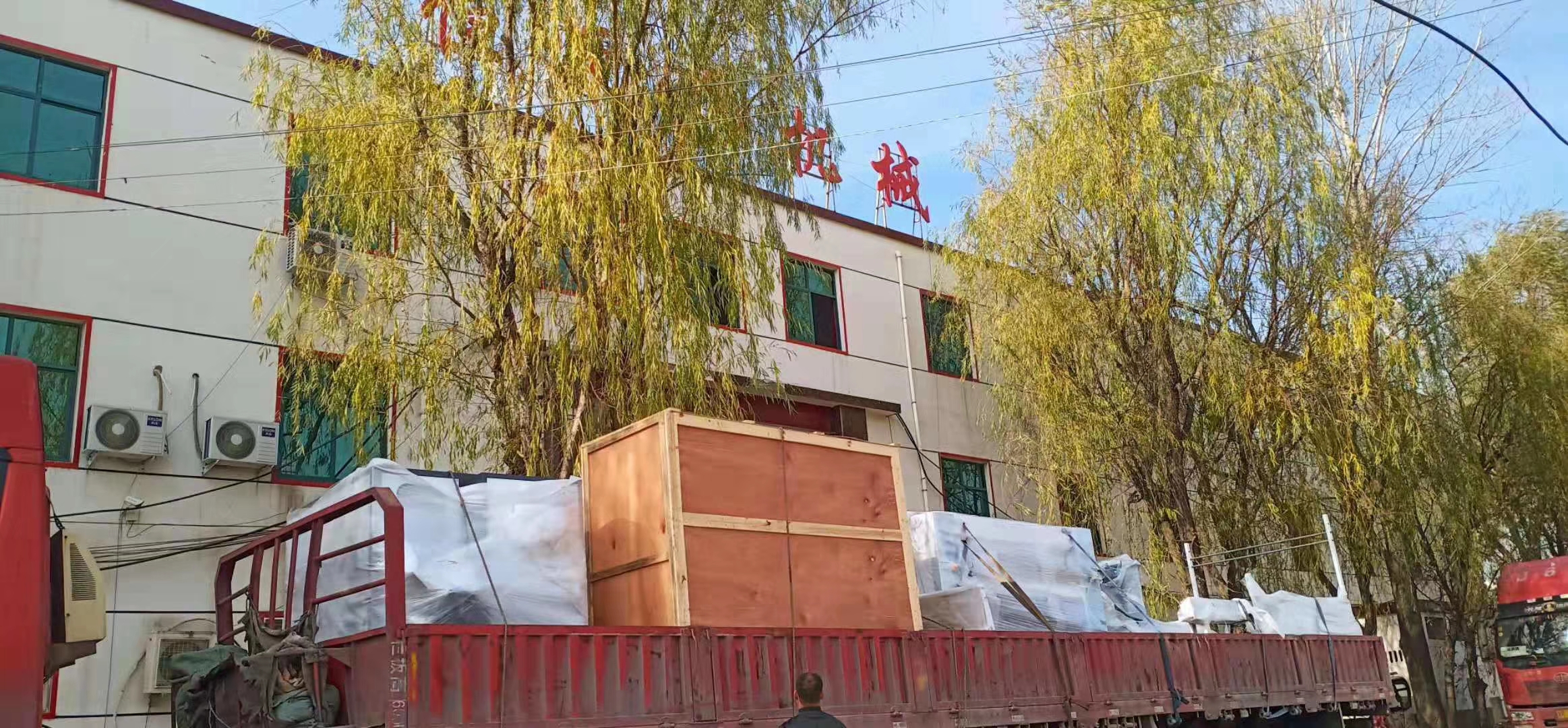 湖北客戶7排抽紙機流水線發貨